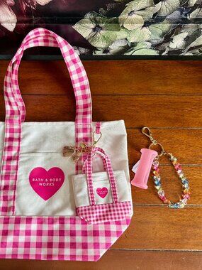 NEW 2-Pc Pink Gingham Tote Bag & Pink Wristlet Hand Sanitizer Spray Holder
